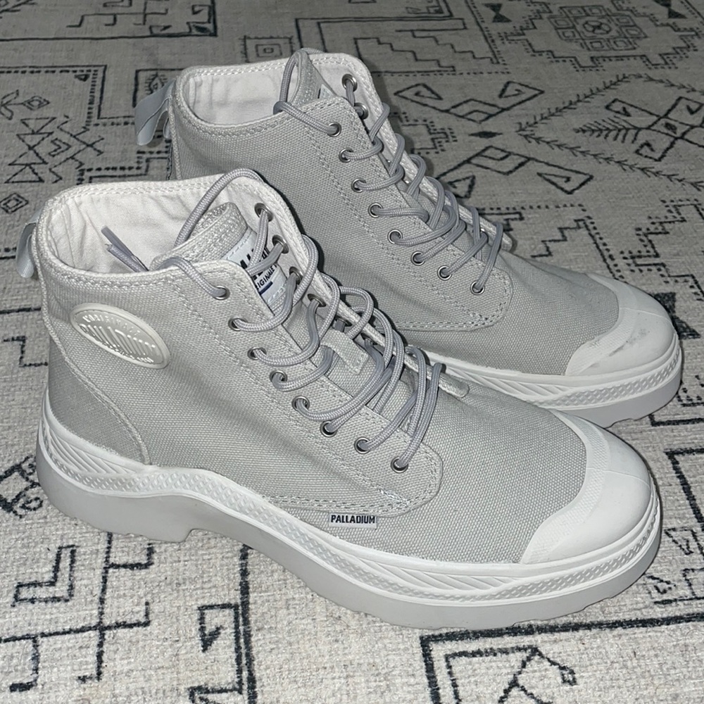 Woman’s Palladium boots